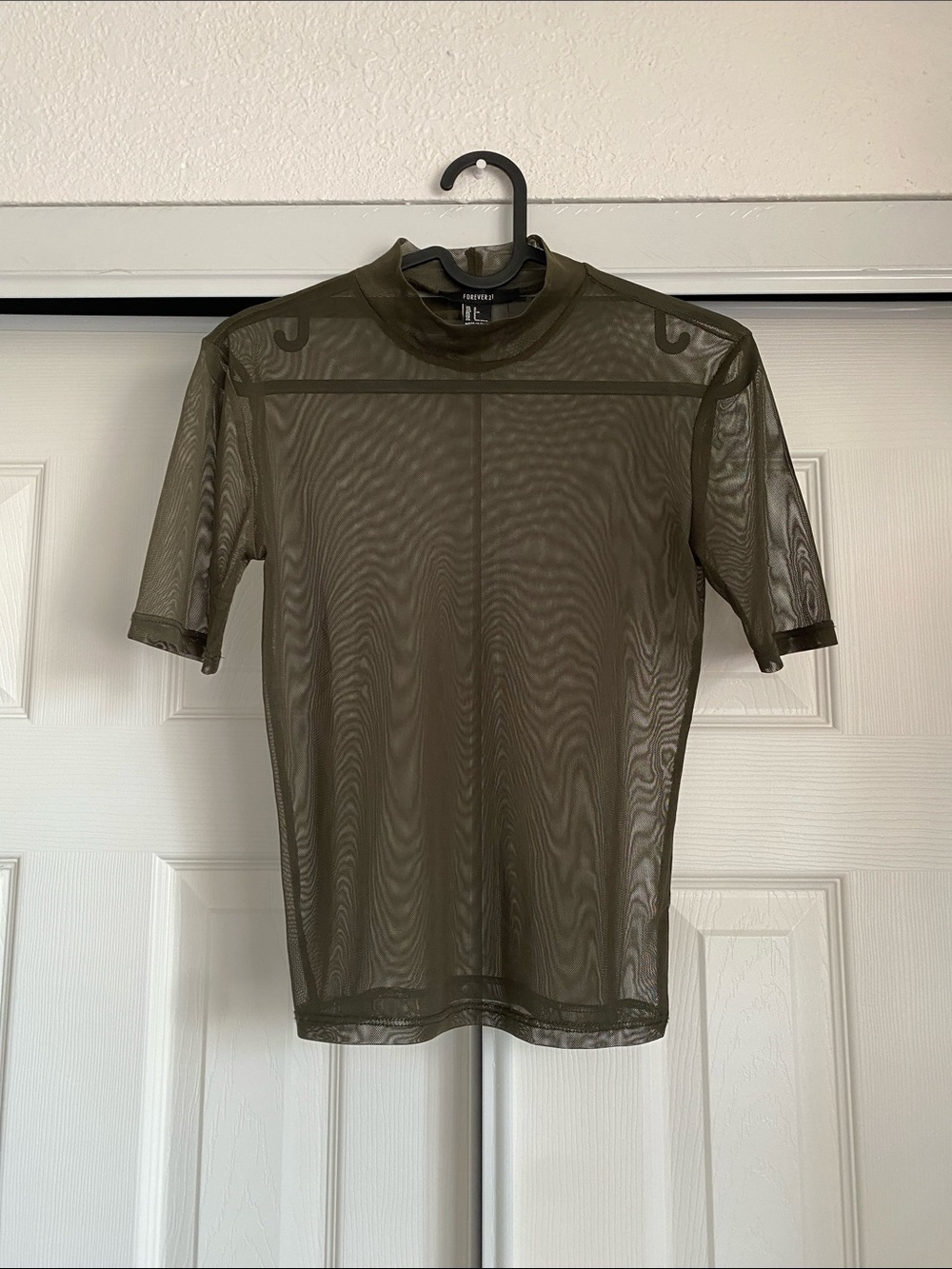 🌼 Mesh Short Sleeve Tee in Olive Green size Small